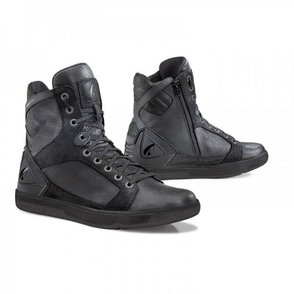 Forma Hyper Black Boots